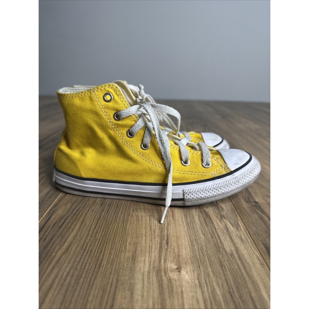 Chick Taylor Converse Kids Size 3 High top Sneakers Yellow